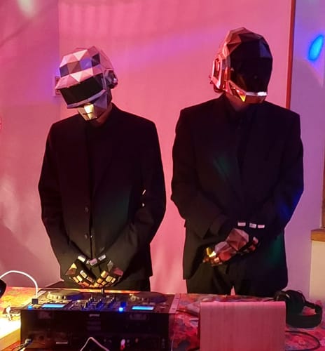 Customer photo review of Patrons Casque Daft Punk doré (pdf)