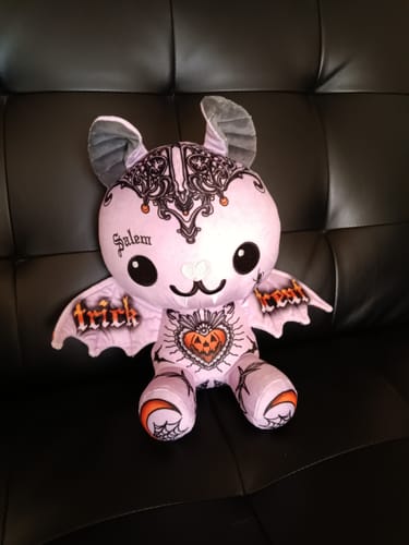 Customer photo review of Frankie the Modeling Bat