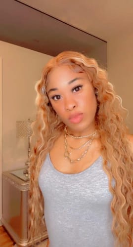 Customer photo review of Honey Blonde 13X6 HD Transparent Lace Front Wigs Pre Plucked 13x4 Highlight Lace Frontal Wig Human Hair