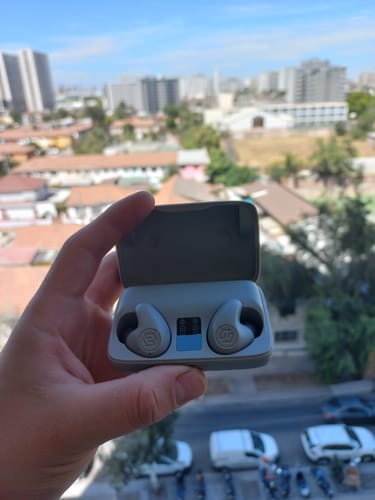 Reseña con foto de un cliente sobre X Buds Silver