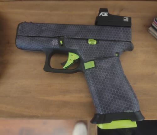 Customer photo review of Glock 43X Decal Grip - Carbon Fiber