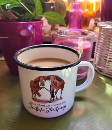 Customer photo review of Emaille-Tasse "Deutsche Streitponys"