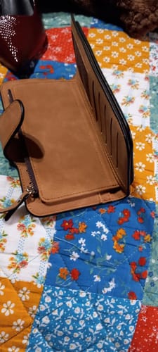 Customer photo review of Woman's Magnetic Clasp Wallet