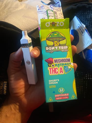 Customer photo review of Don't Trip Mushroom Vape: Smurf's Dream