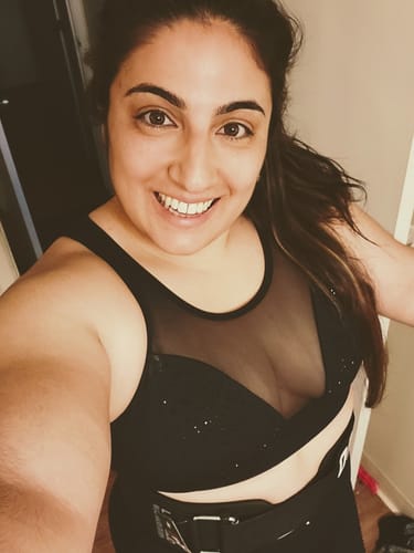 Customer photo review of LUXEIT DIAMOND™ Mesh Sports Bra, High Support - BLACK