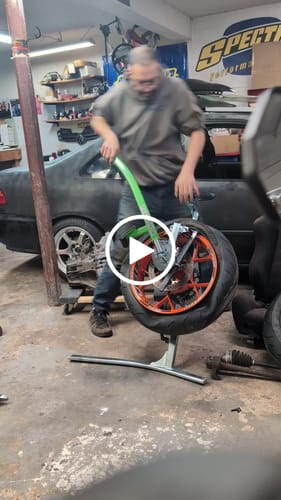 Customer video review of Rabaconda Street Bike Tire Changer