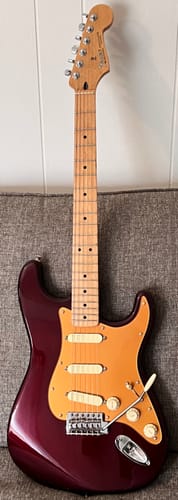 Customer photo review of Deep Gold - Stratocaster Pickguard - Acrylic
