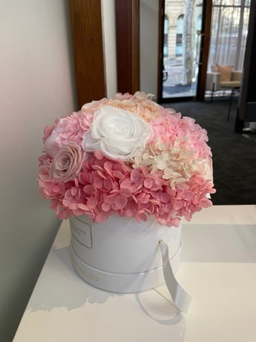 Customer photo review of Medium La Fleur - Mixed Pink and White Flower Box