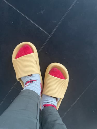 Customer photo review of HappyFlops