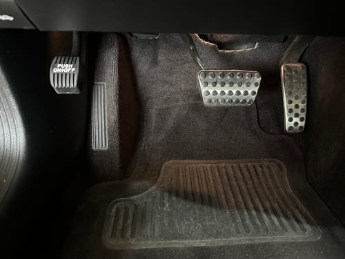 Customer photo review of Speedlogix Footrest / Dead Pedal 2008-2023 Challenger