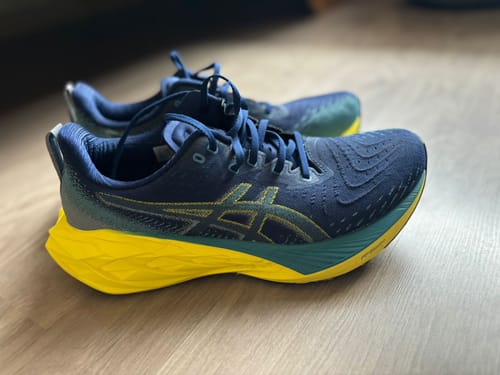 Customer photo review of Asics Novablast 4 Hombre Azul