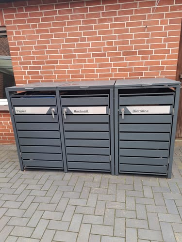 Customer photo review of AlbersDesign Mülltonnenbox MB2 Anthrazit (RAL7016) personalisiert mit Edelstahl-Schild