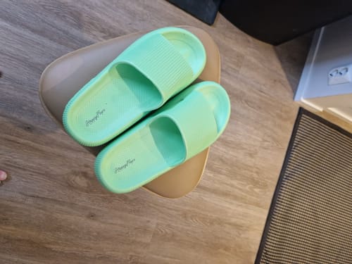 Customer photo review of HappyFlops