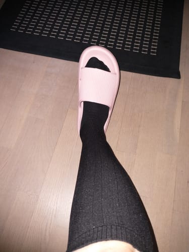 Customer photo review of HappyFlops