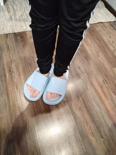 Customer photo review of HappyFlops