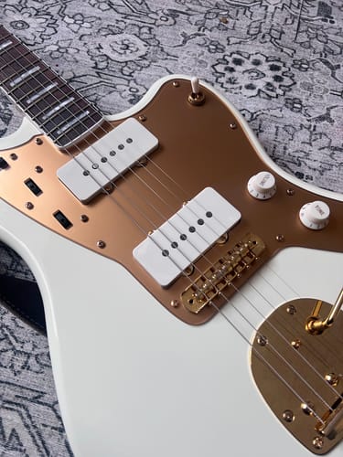 Customer photo review of Smooth Gold - Jazzmaster Pickguard - Acrylic