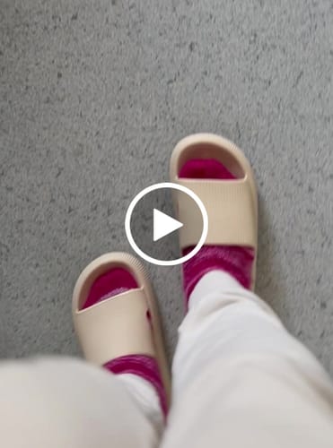 Customer video review of HappyFlops