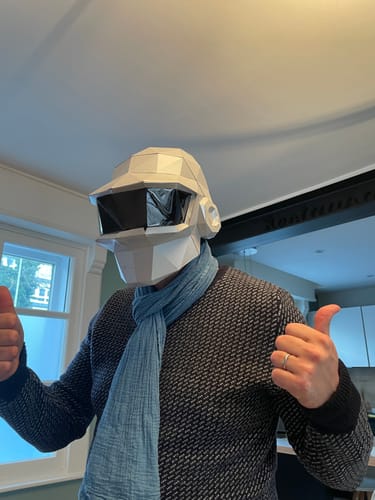 Customer photo review of Patrons Casque Daft Punk argenté (pdf)