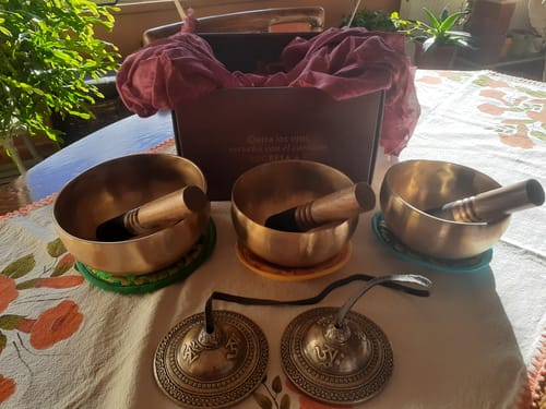 Customer photo review of SET ARMÓNICO 3 CUENCOS TIBETANOS CLÁSICOS (15,5 - RE# / 12,5 - FA# / 12 - LA#)