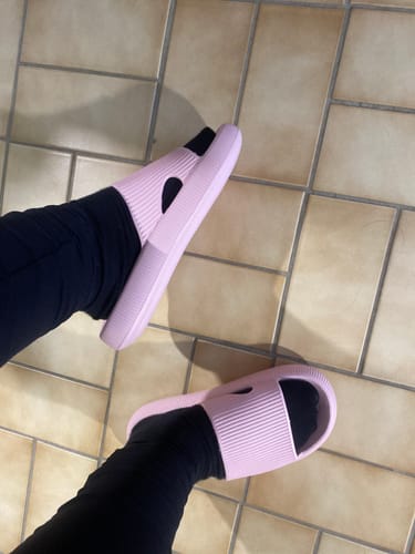 Customer photo review of HappyFlops