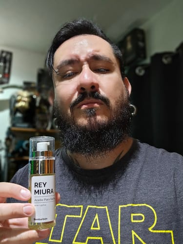 Customer photo review of Aceite Para Barba · Paquete De 3 Fragancias