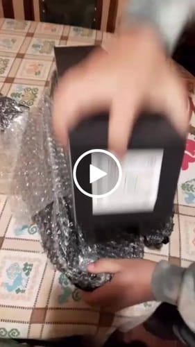 Customer video review of Tablero de ajedrez de goma con set de piezas ABS