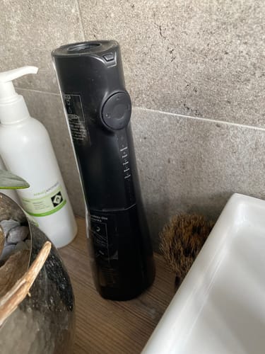 Customer photo review of Kabellose Munddusche / Irrigator für Zahn- & Mundpflege mit 5 Aufsätzen / 5 Modi und 6 Druckstufen / IPX7 Wasserdicht / Geräuscharm / Für zu Hause und Reisen