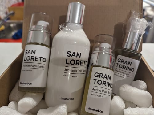 Customer photo review of Aceite y Shampoo Para Barba + Eau De Parfum · Paquete De 3 Piezas