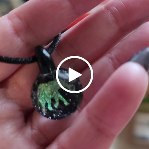 Customer video review of Elephant Hologram Pendant with Infused Cremation Ash