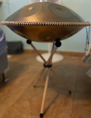 Customer photo review of Cosmos Handpan-Double-sided 17-notes in D Minor Tambourine-Golden Elegance Gift Set