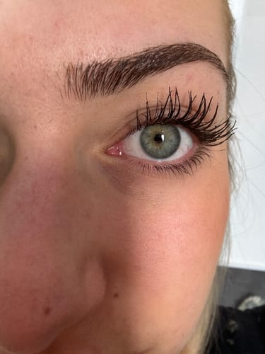 Customer photo review of Sérum pour croissance de cils - Des cils plus longs et plus épais naturellement !