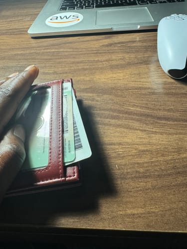 Customer photo review of Essenziale Magic Wallet ID Window Vegan
