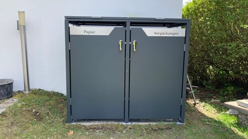 Customer photo review of AlbersDesign Mülltonnenbox MB6 Anthrazit (RAL7016) personalisiert mit Edelstahl-Schildern