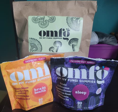 Customer photo review of Raspberry Peach Brain Health Gummies