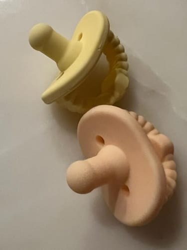 Customer photo review of Newborn Teether Pacifiers 2 in 1 (0-6 Months)