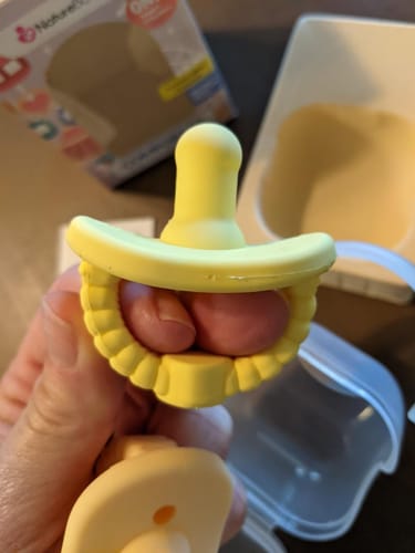 Customer photo review of Newborn Teether Pacifiers 2 in 1 (6 Months onwards)