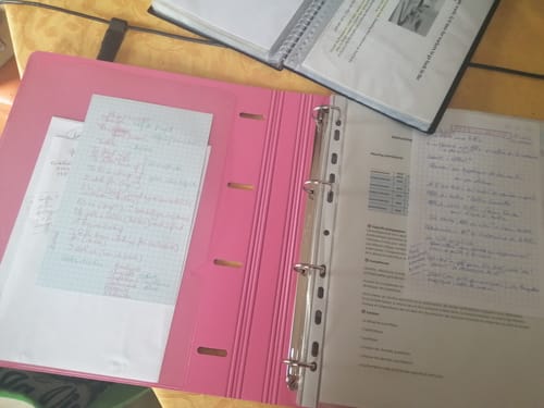 Avis photo d'un client sur OXFORD Classeur à Anneaux For Students A4 # Dos 30mm - 4 Anneaux - Plastique - Coloris Bicolores - 200 feuilles