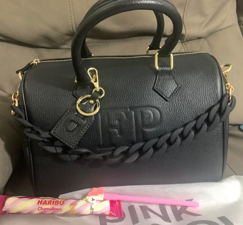 Customer photo review of Borsa Bauletto Eloise XL in vera pelle con catena fiocco (Personalizzabile)