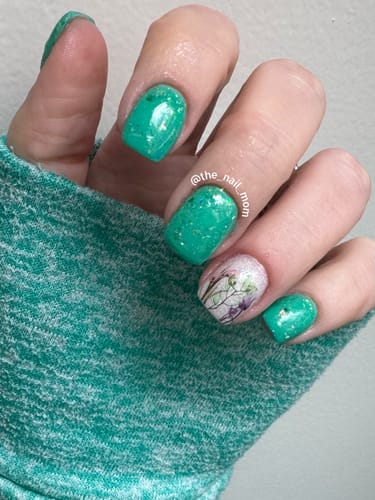 Customer photo review of D1078 Lily Love Green Flake Dip Powder