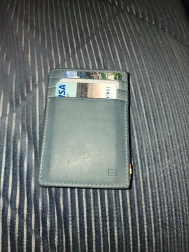 Customer photo review of Essenziale Magic Wallet