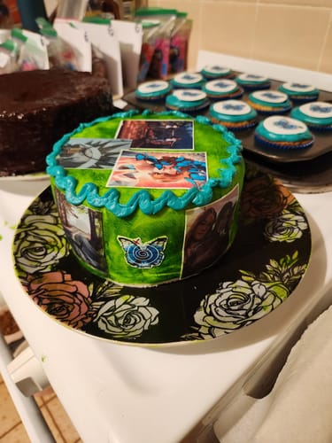 Customer photo review of 15 x 5 cm Pre-cut Standard Cupcake Custom Edible Icing Images