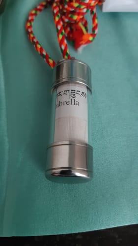 Customer photo review of Amulette Tibétaine Mantra de Namgyalma - Protection Tibétaine de l'ombrelle blanche.
