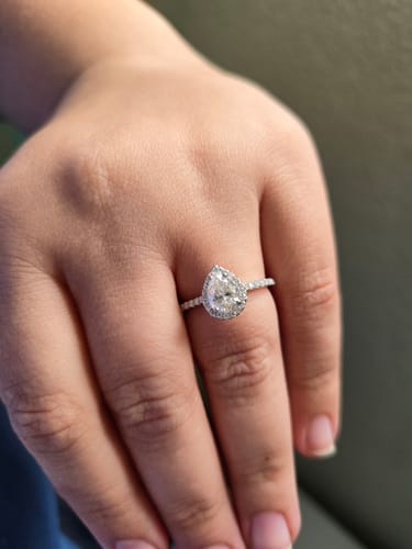 Customer photo review of SIERRA MOISSANITE RING