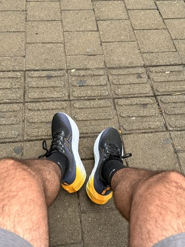 Customer photo review of Asics Novablast 4 Hombre Negro