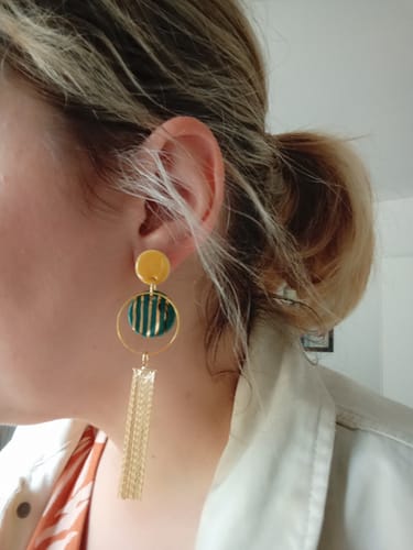 Cindy C. review of Boucles longues à chainettes, jaune moutarde, vert-bleu et or image 1 out of 2