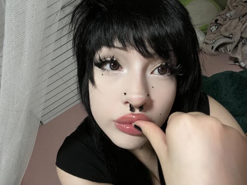 Customer photo review of Emo Enigma Doll Contact Lenses