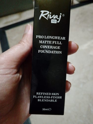 Customer photo review of Pro Longwear Matte Full Coverage Foundation - RIVAJ HD