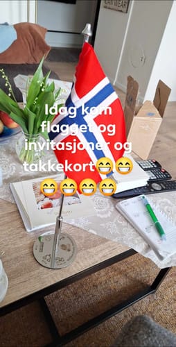 Customer photo review of Bordflagg. Ekslusivt i norge med bilde og tekst.