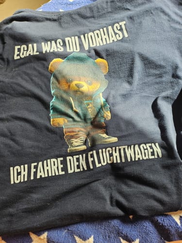 Customer photo review of FLUCHTWAGEN TEDDY Rückendruck Unisex T-Shirt