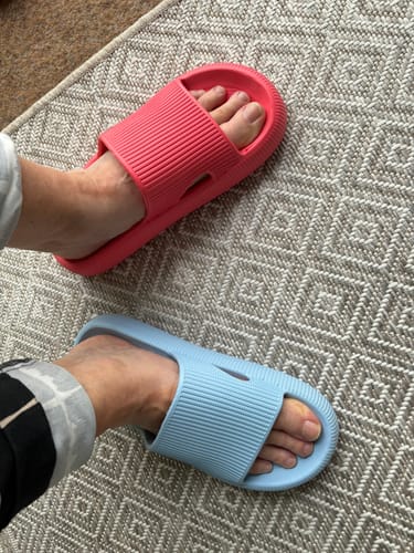 Customer photo review of HappyFlops